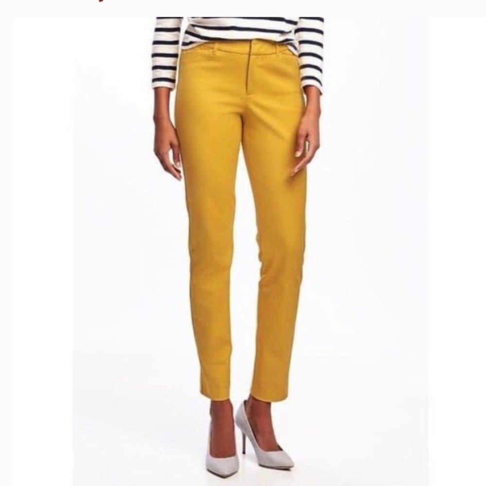 Old Navy Pixie Ankle Chinos - size 10